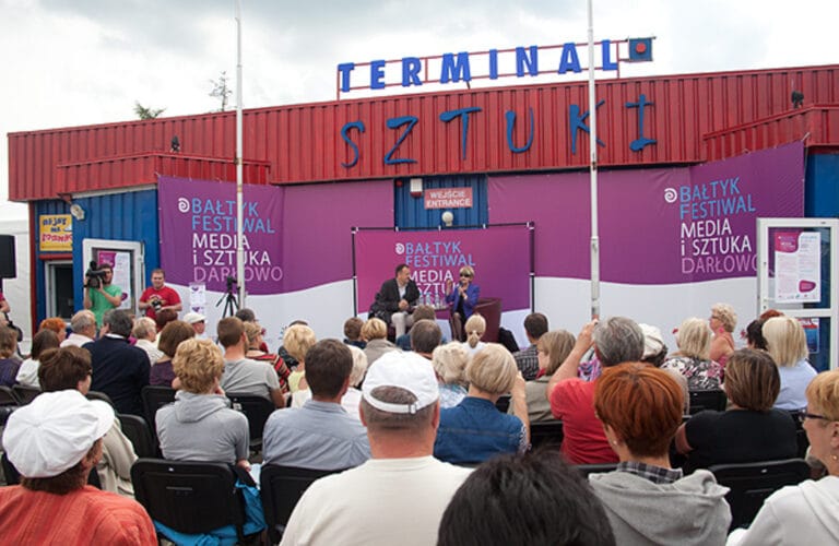 Publiczność na festiwalu Media i Sztuka Darłowo.
