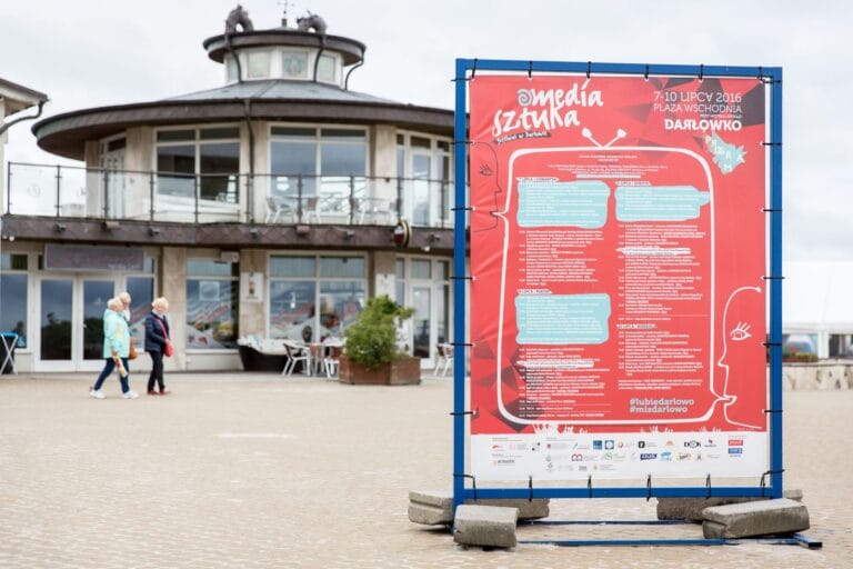 Plakat festiwalu Media i Sztuka w Darłowie.