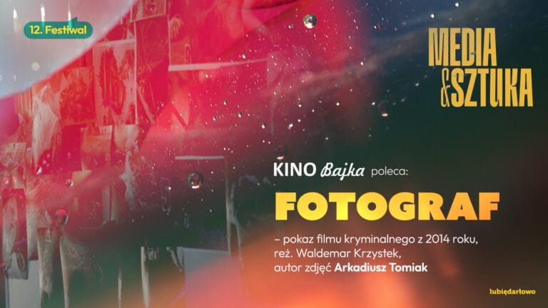 Plakat filmu kryminalnego „Fotograf” na festiwalu sztuki.