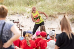 Zajęcia fitness na świeżym powietrzu dla dzieci.