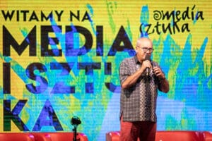 Przemówienie na festiwalu Media i Sztuka, scena kolorowa