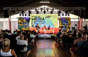 Konferencja Media i Sztuka z publicznością