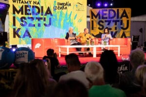 Dyskusja na scenie festiwalu Media i Sztuka.